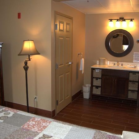 Put-In-Bay Victory Station Hotel ภายนอก รูปภาพ