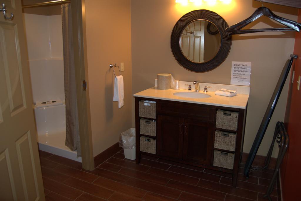 Put-In-Bay Victory Station Hotel ภายนอก รูปภาพ