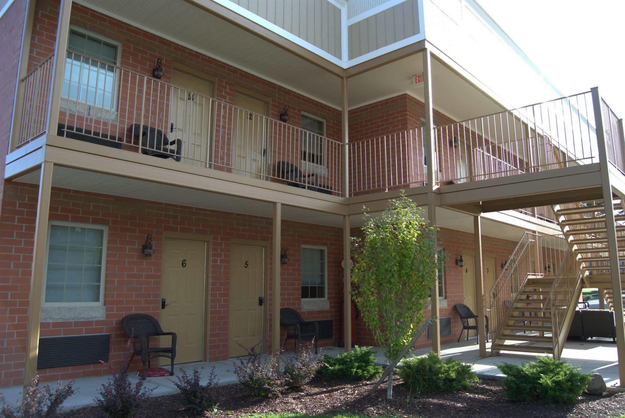 Put-In-Bay Victory Station Hotel ภายนอก รูปภาพ
