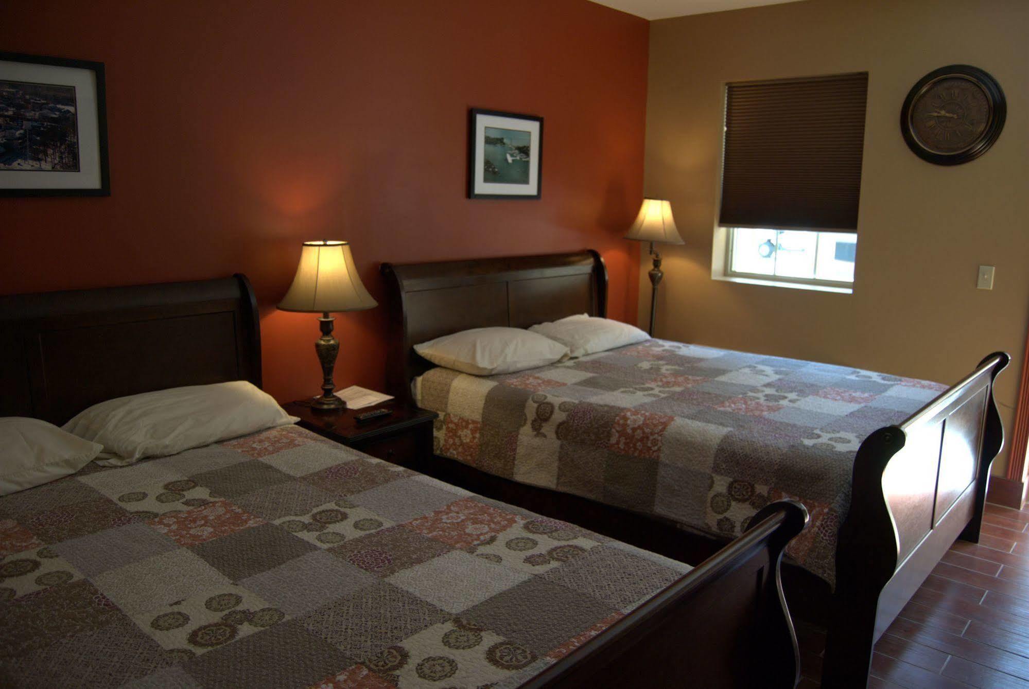 Put-In-Bay Victory Station Hotel ภายนอก รูปภาพ