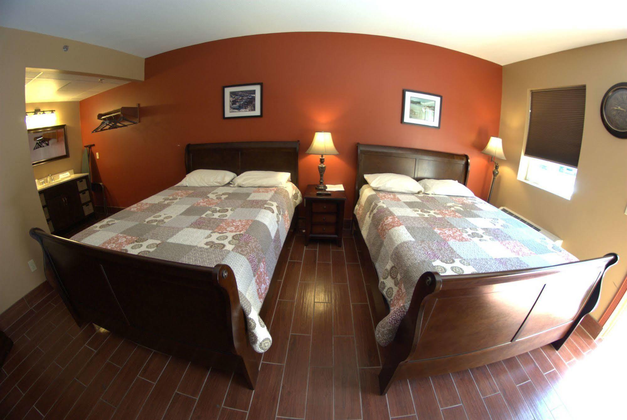 Put-In-Bay Victory Station Hotel ภายนอก รูปภาพ