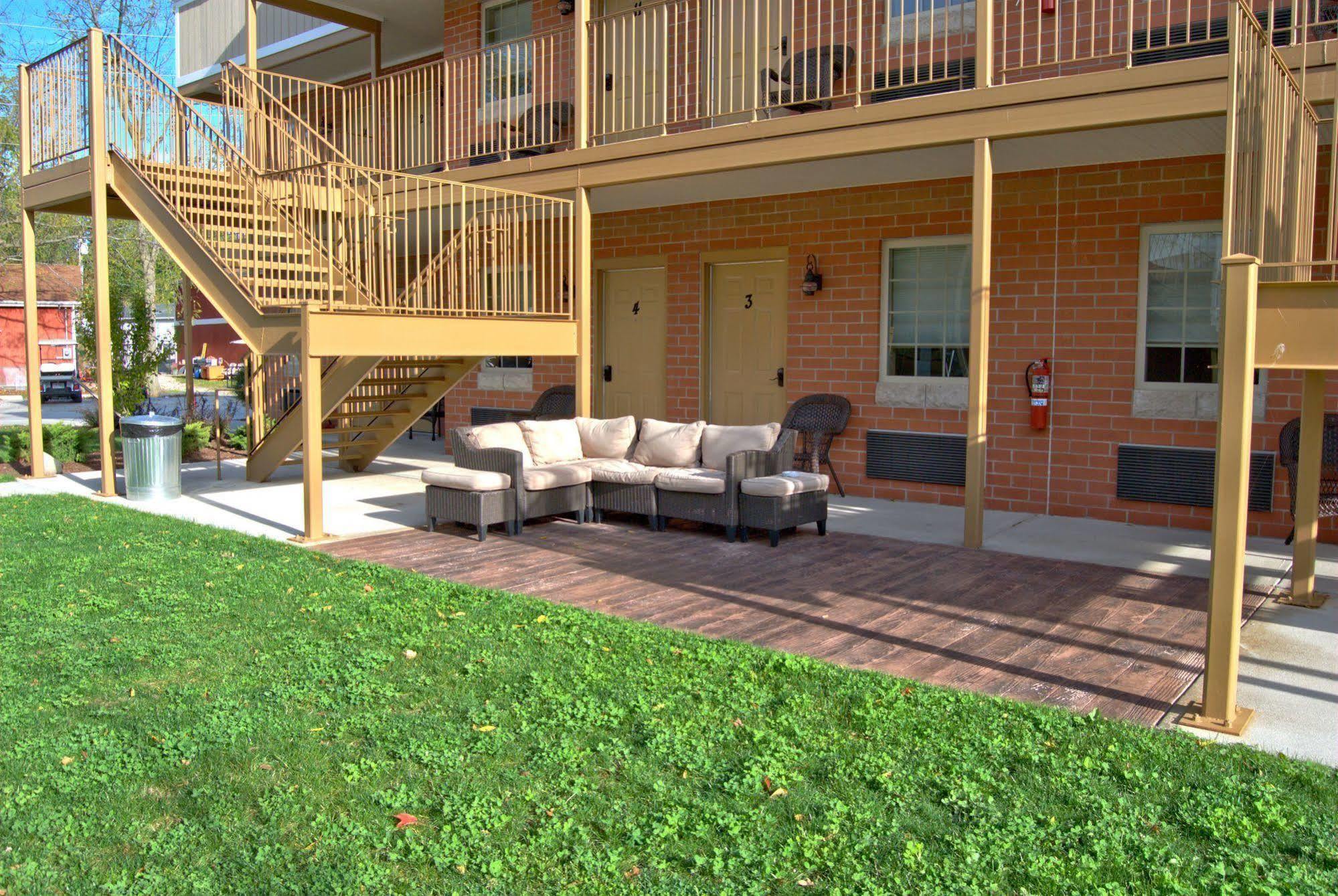 Put-In-Bay Victory Station Hotel ภายนอก รูปภาพ